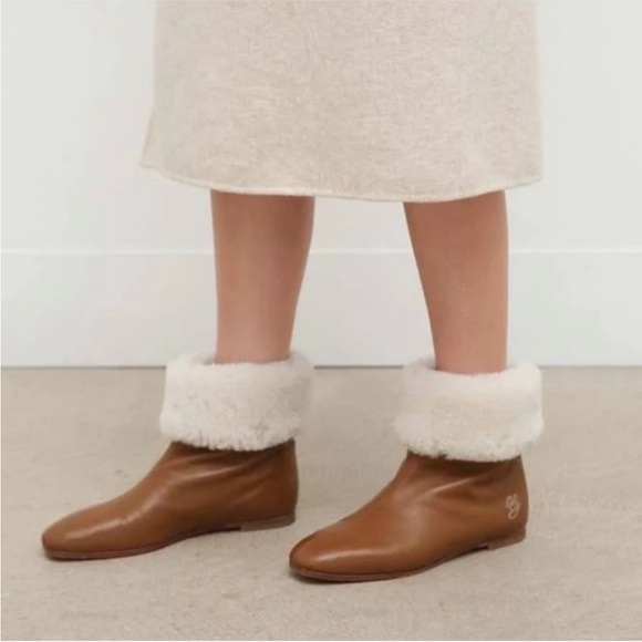 NEW Mansur Gavriel Cosy Boots in Carmel Lambskin Sheep Shearling Women's - Picture 2 of 9
